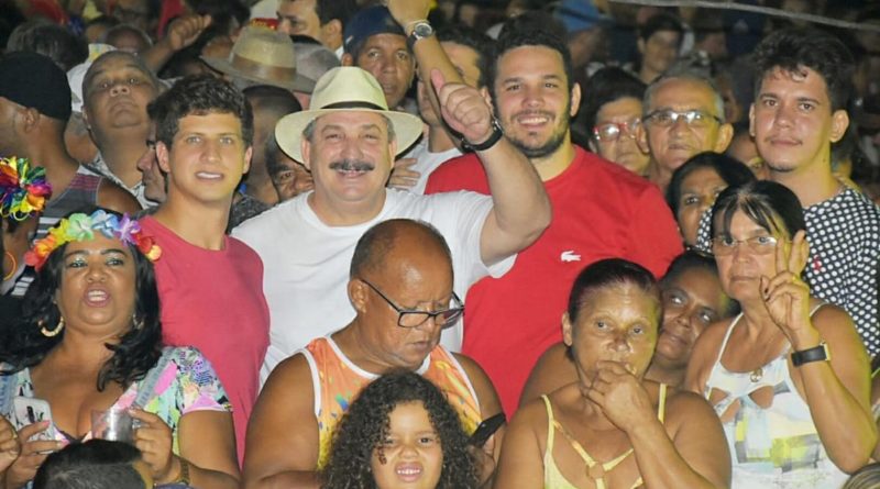 Presidente da Alepe e João Campos prestigiam bloco no Recife junto com vereador Eriberto Rafael